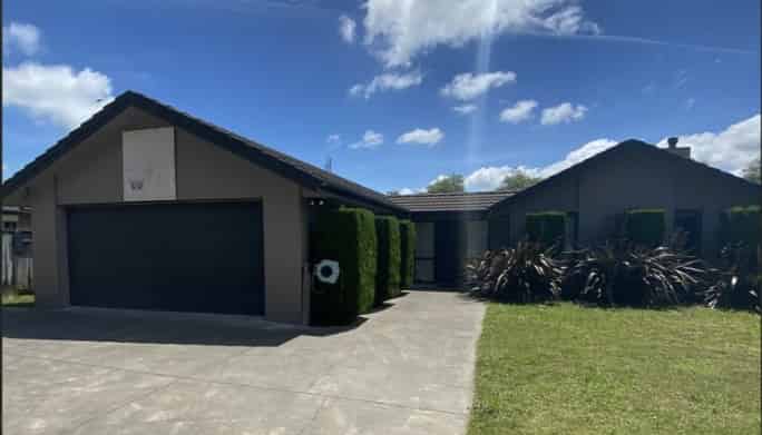 97 Carlyle Street, Leamington