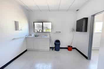 GLEN EDEN SHOP FOR LEASE
