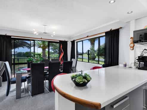 2 Waireka Road East, Omata