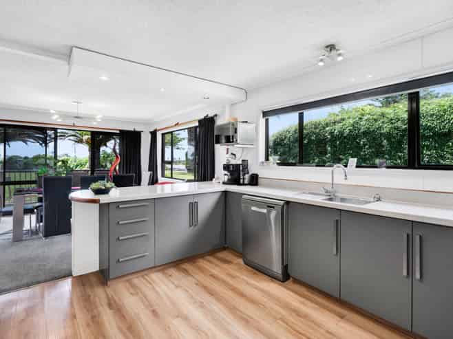 2 Waireka Road East, Omata