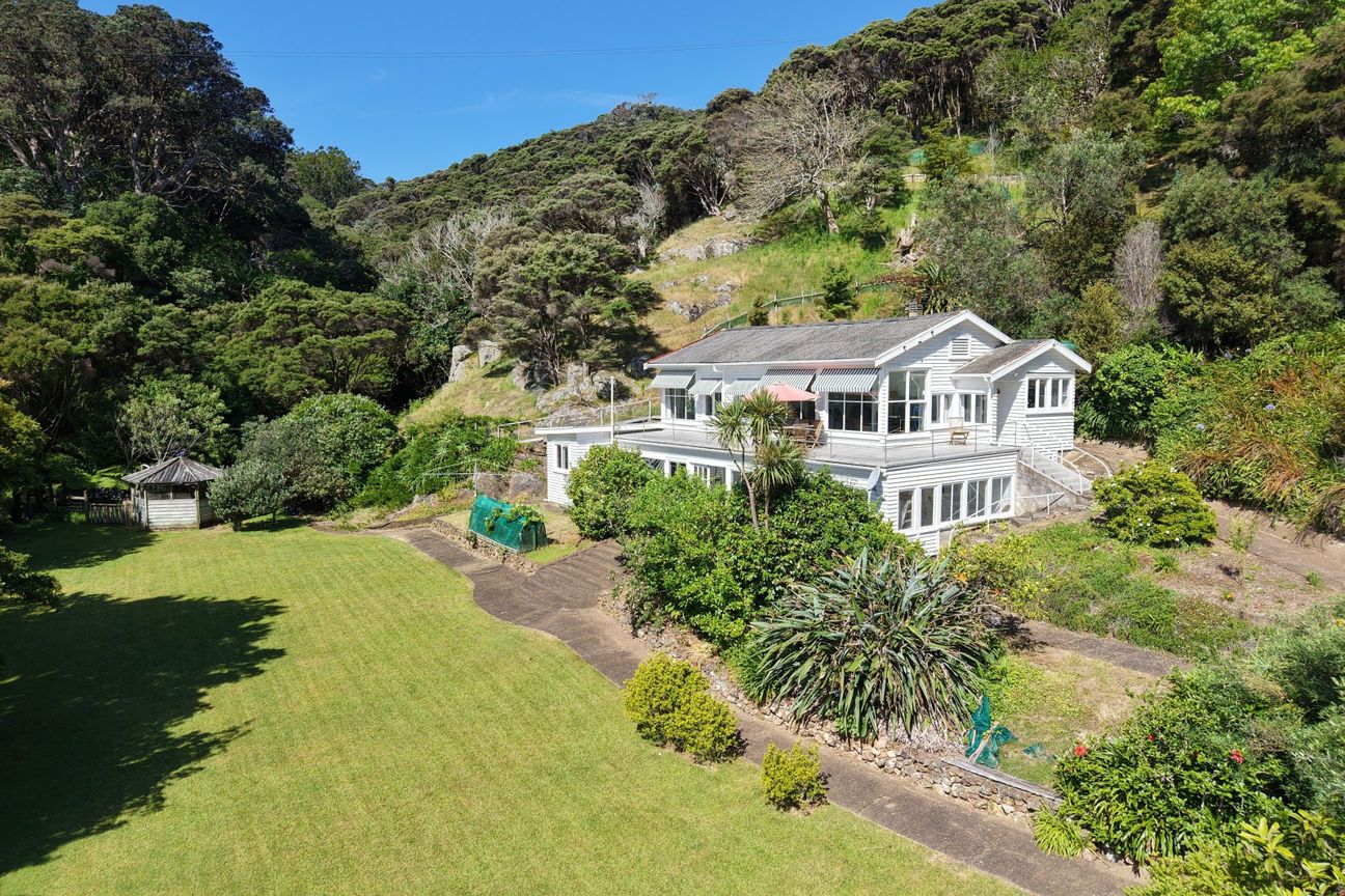 Family Trust's waterfront property priced to sell! - Widok 2