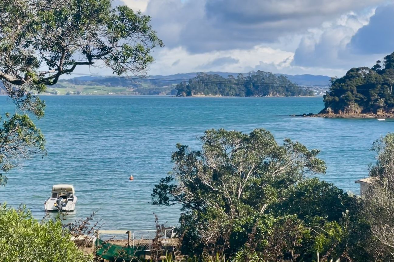 Family Trust's waterfront property priced to sell! - Więcej