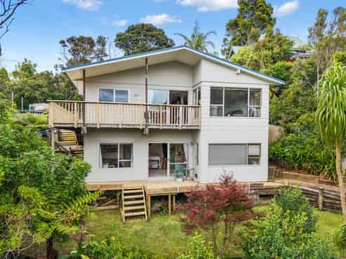 43 Hillcrest Road, Hatfields Beach