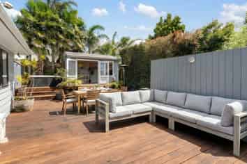 8 Simkin Avenue, Saint Johns