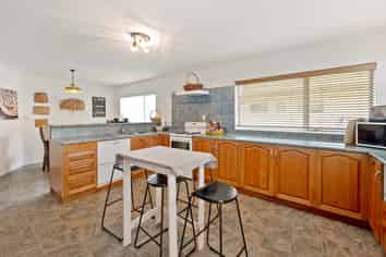 48 Robinson Avenue, Holdens Bay