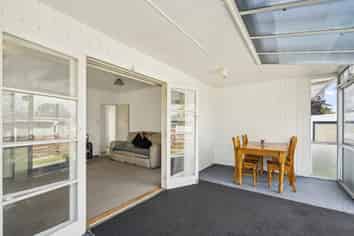 48 Robinson Avenue, Holdens Bay