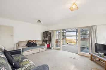 48 Robinson Avenue, Holdens Bay