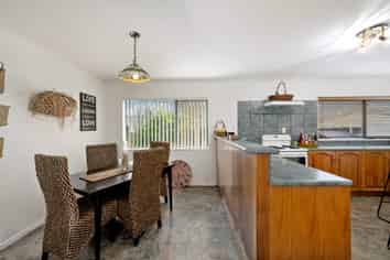 48 Robinson Avenue, Holdens Bay