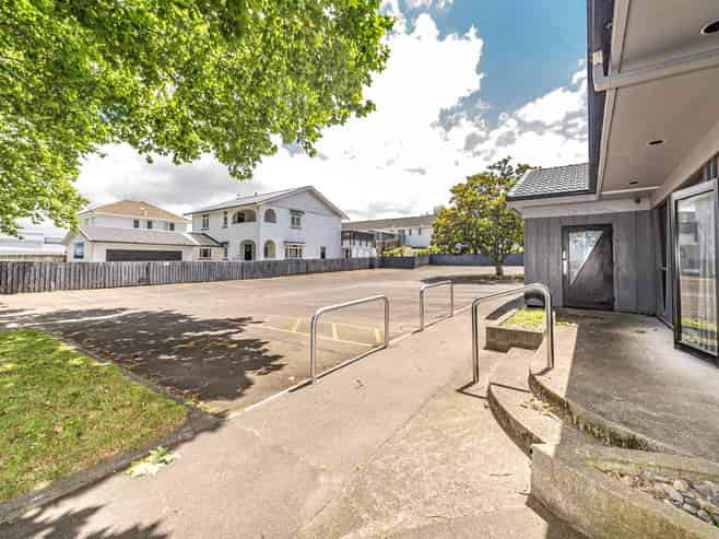 High-profile corner site – scale and exposure