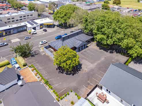 High-profile corner site – scale and exposure