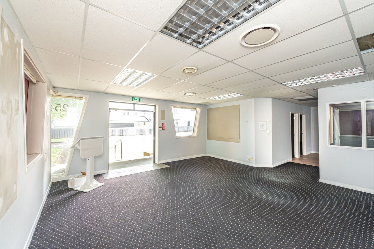 High-profile corner site – scale and exposure - Bild 3