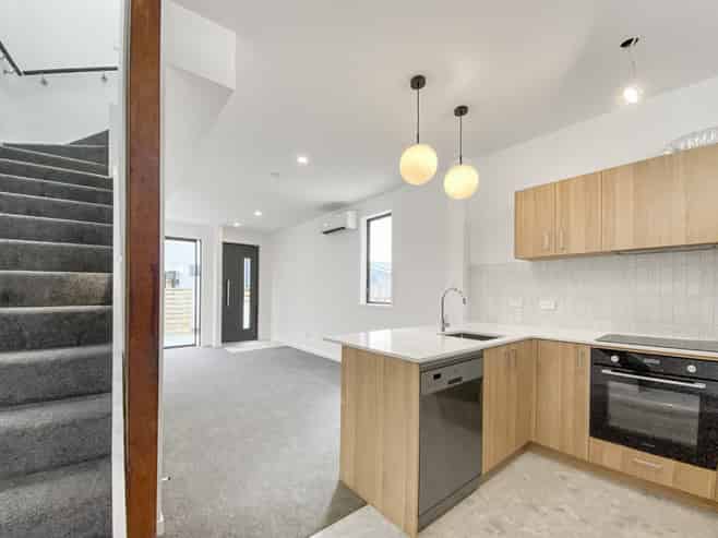 4/1 Elliott Street, Johnsonville