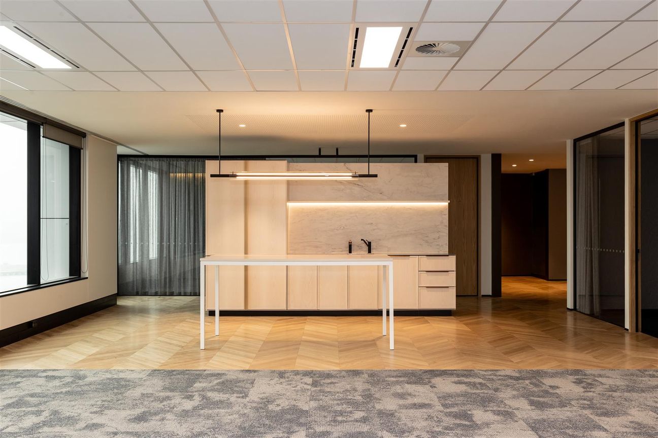 CBRE - Premium Waterfront Office Suites - Изглед 5