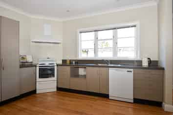 105 Broadway , Carterton