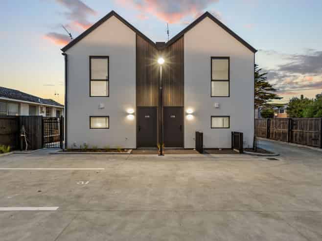 2/358 Hereford Street, Linwood