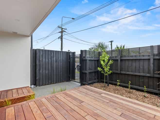 2/358 Hereford Street, Linwood