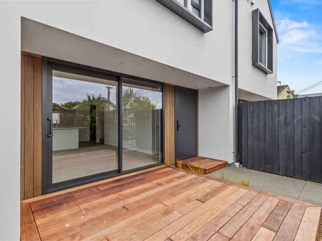 2/358 Hereford Street, Linwood