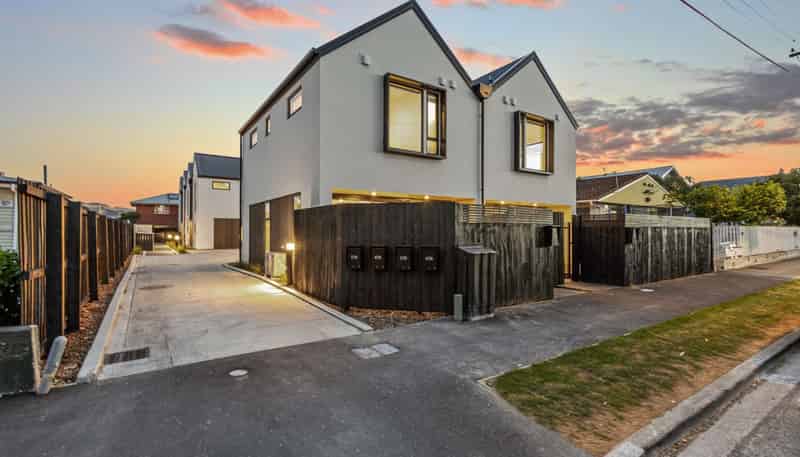 2/358 Hereford Street, Linwood