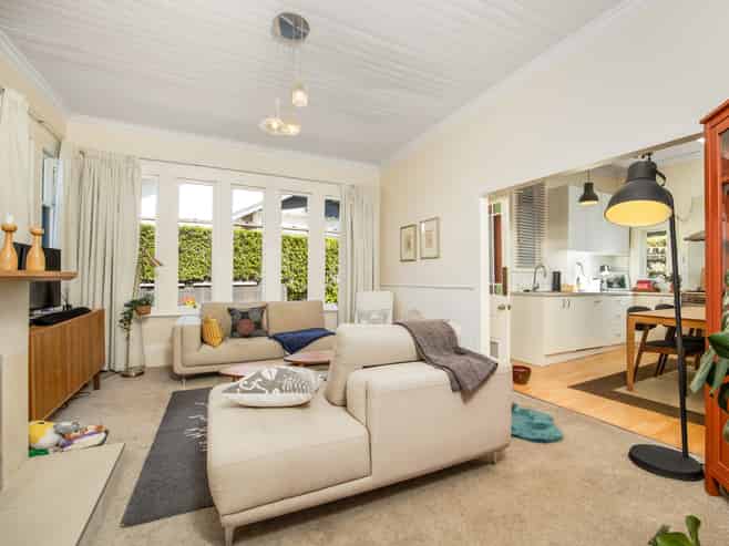 38 Allandale Road, Saint Clair