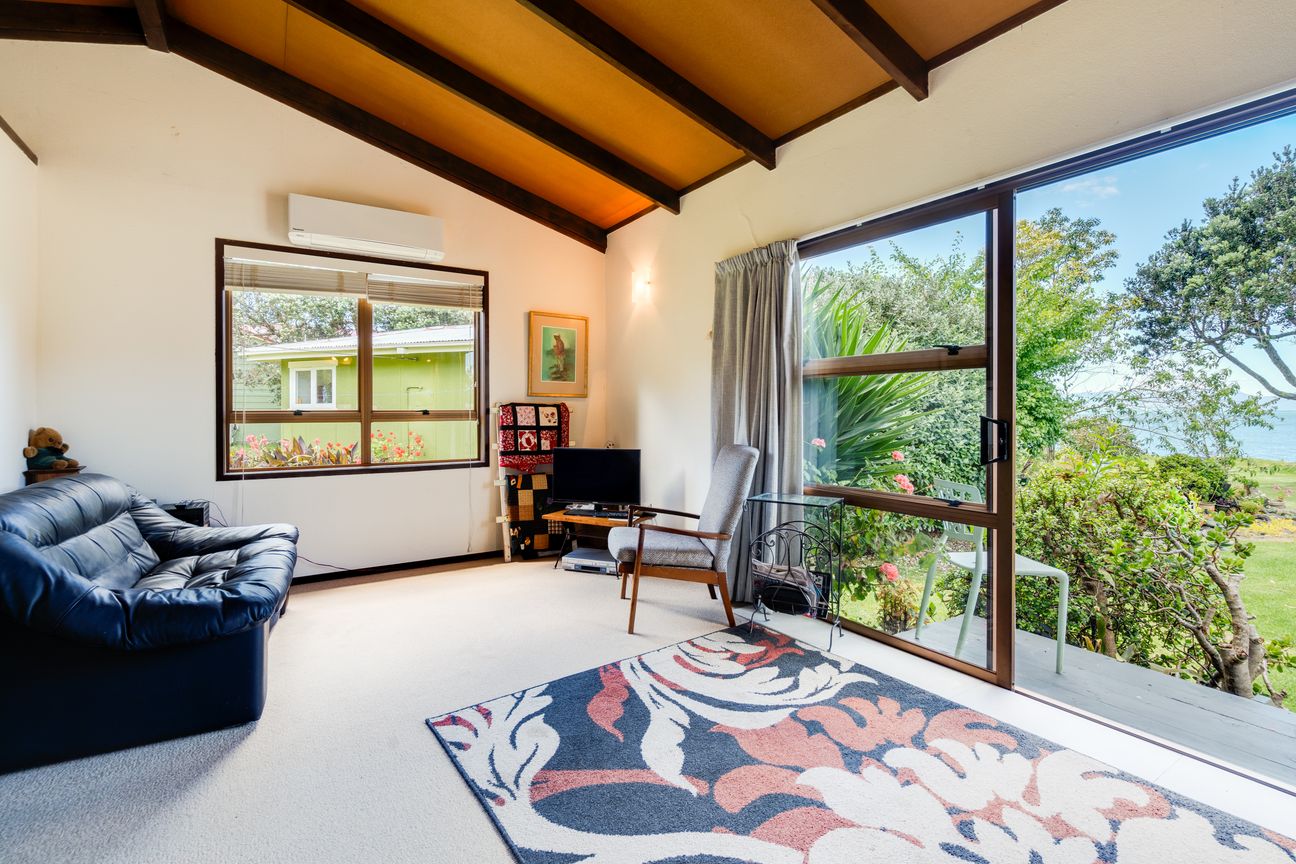 Quintessential Waterfront Kiwi Bach - Vista 4