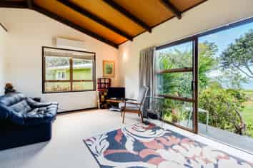 1872 East Coast Road, Kaiaua