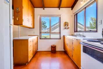 1872 East Coast Road, Kaiaua