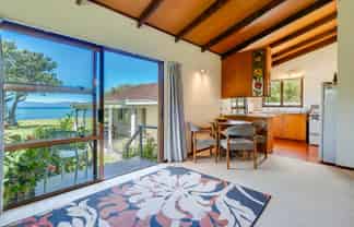 1872 East Coast Road, Whakatiwai