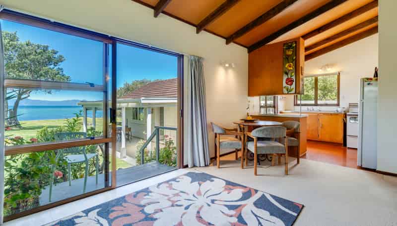 1872 East Coast Road, Whakatiwai