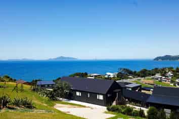 16B Blue Moon Rise, Langs Beach