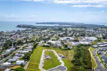 1 Whenuateitei Crescent, Stanmore Bay