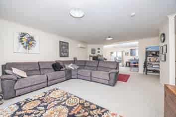 6 Tupe Lane, Huntington