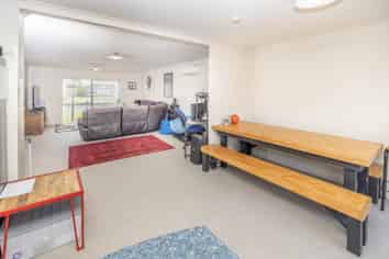 6 Tupe Lane, Huntington