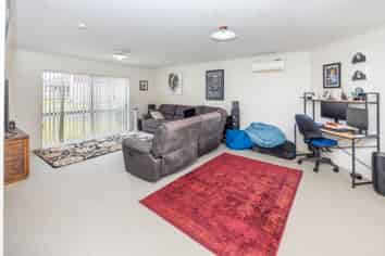 6 Tupe Lane, Huntington