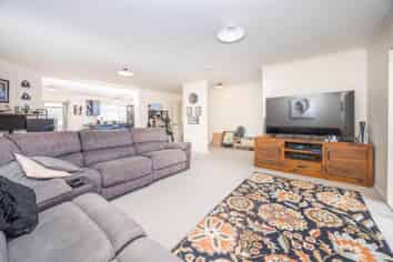 6 Tupe Lane, Huntington