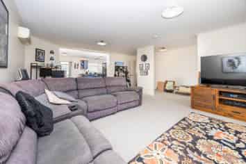 6 Tupe Lane, Huntington