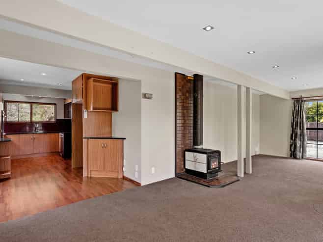 60 Solomon Ave, Redwood