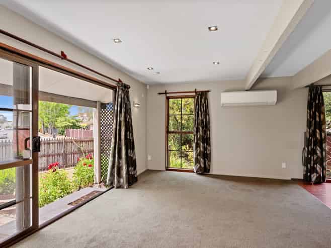 60 Solomon Ave, Redwood