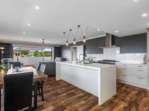 140 Bellevue Road, Brookfield