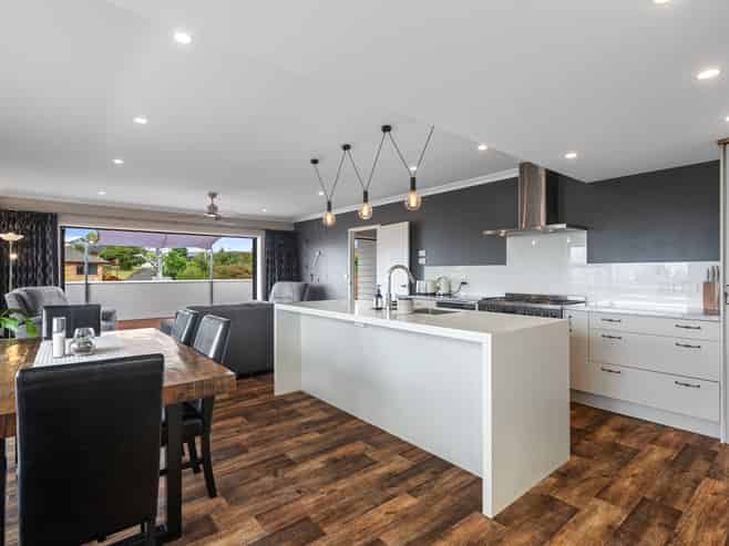 140 Bellevue Road, Brookfield