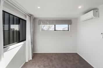 6/460 Massey Road, Mangere