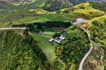 551 Parikanapa Road, TINIROTO