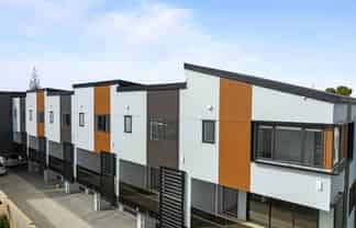 4/127 Stoddard Road, Mount Roskill