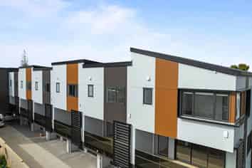 4/127 Stoddard Road, Mount Roskill