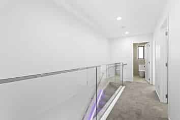 4/127 Stoddard Road, Mount Roskill