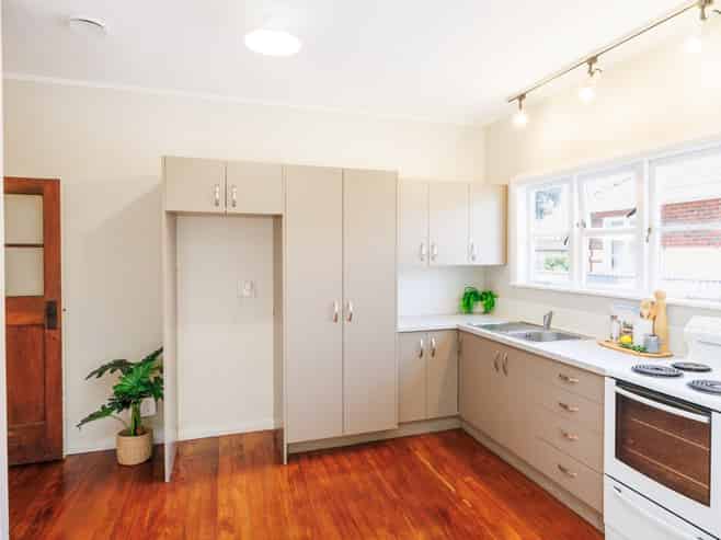 258 College Street, West End