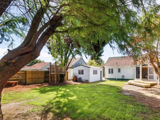 258 College Street, West End