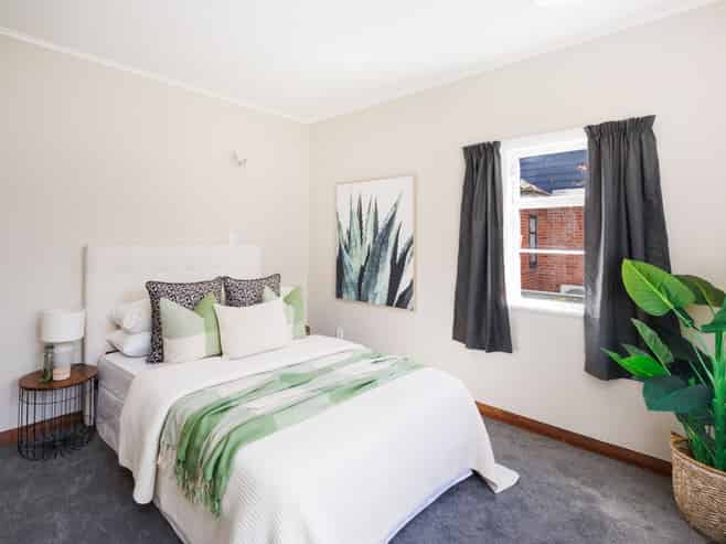 258 College Street, West End