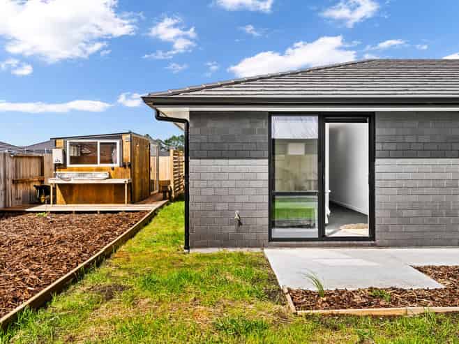 15 Taurangawaka Road, One Tree Point