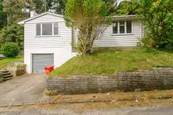 8 Thomson Grove, Stokes Valley