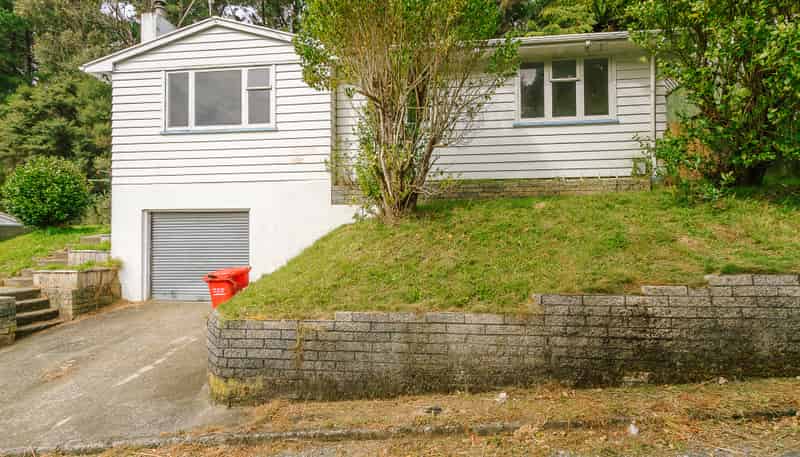 8 Thomson Grove, Stokes Valley